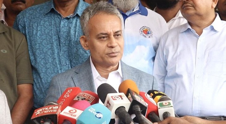 অনলাইনে রেলের টিকিট কিনে বেশি দামে বিক্রি ঠেকানো কঠিন: রেলমন্ত্রী